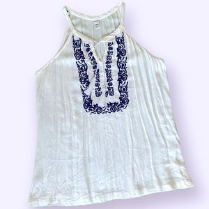 White Old Navy tank top with dark blue stitching detail. Medium.